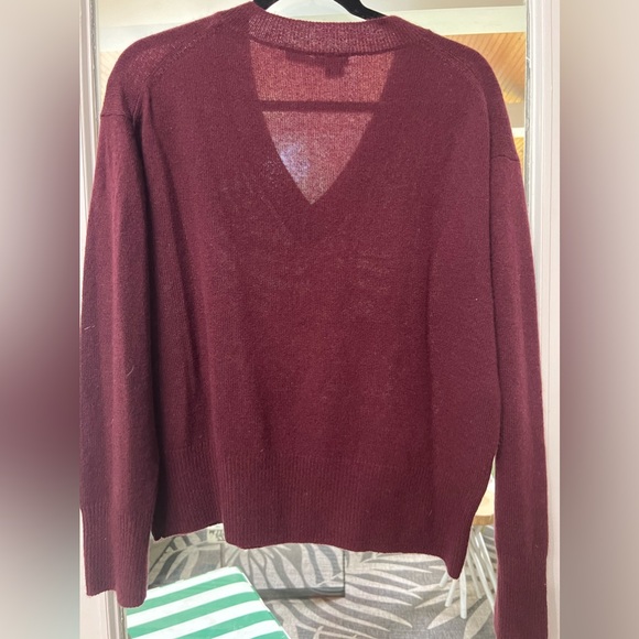 360 Cashmere Merlot Vneck Size Medium - Picture 2 of 5